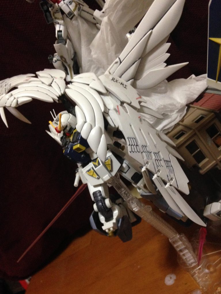 RX-M∑
ステュクス・ガンダム
「機動戦士ガンダム エイル・ド・ディユー0091」に登場する試作型MS。
M計画の最後の機体である。ロンド・ベル海上部隊エンジェルス・シーに配備され、地球に向かう弾頭ティルフィングを単機で押し返した。
ーーーーーーーーーーーーー
肩を改造したら思った以上にカッコよくなったので次のお給料が入ったらまたスプレーを買って塗ろ(´∀`)wkwk