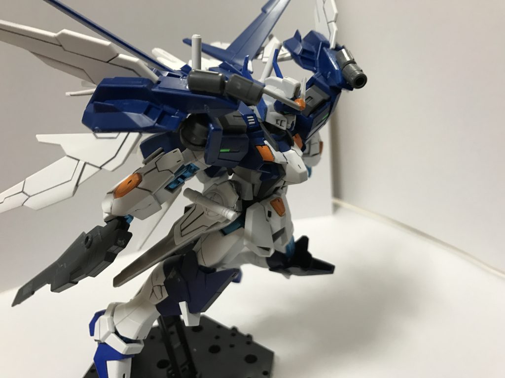 【機体運用と性能】
アサルト(強襲)とドラグーンの運用を目的とした本機はパイロットの力量、エネルギー問題もある。それらをクリアすることによりヘヴンズブルーのサポート、単騎での複数機との戦闘も可能となっている。
ヘヴンズブルー2(仮)計画として製作されたが、開発者曰く、本当の姿は他にあるらしい。