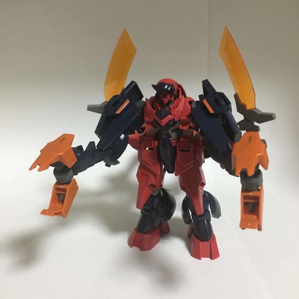 MS形態、正面。後述の武装であるGNクラッシャーとGNフィールド（バリア）の存在もあり、攻撃力と防御力に優れた形態。但し、スピードは遅い。