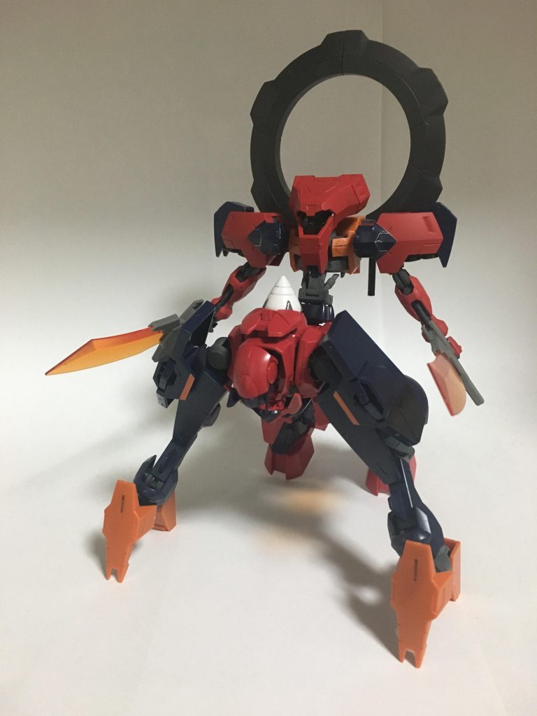 走破形態、正面。悪路を高速で走破するための形態。スピード、速攻性に優れるが、1発あたりの攻撃力はMS形態のそれに劣る。