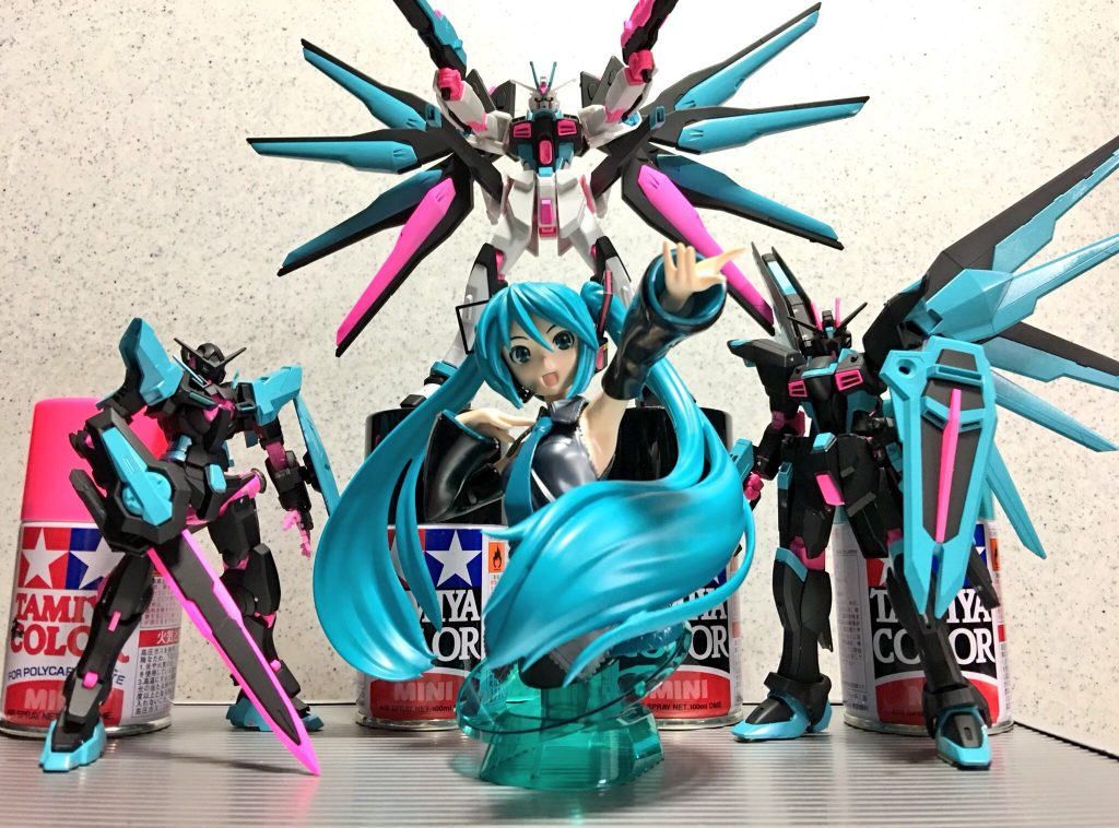 (　。＾ω＾。)ﾉ Figure-riseBust 初音ミクをセンターに一枚♪
（後ろに写っているのはすべての作品で共通して使った色のスプレーです。）