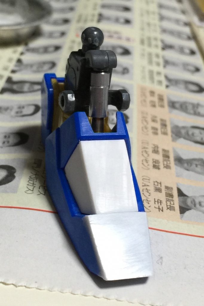 足首のシリンダーは知人より教えてもらった、ミニ四駆のパーツを使用しています。