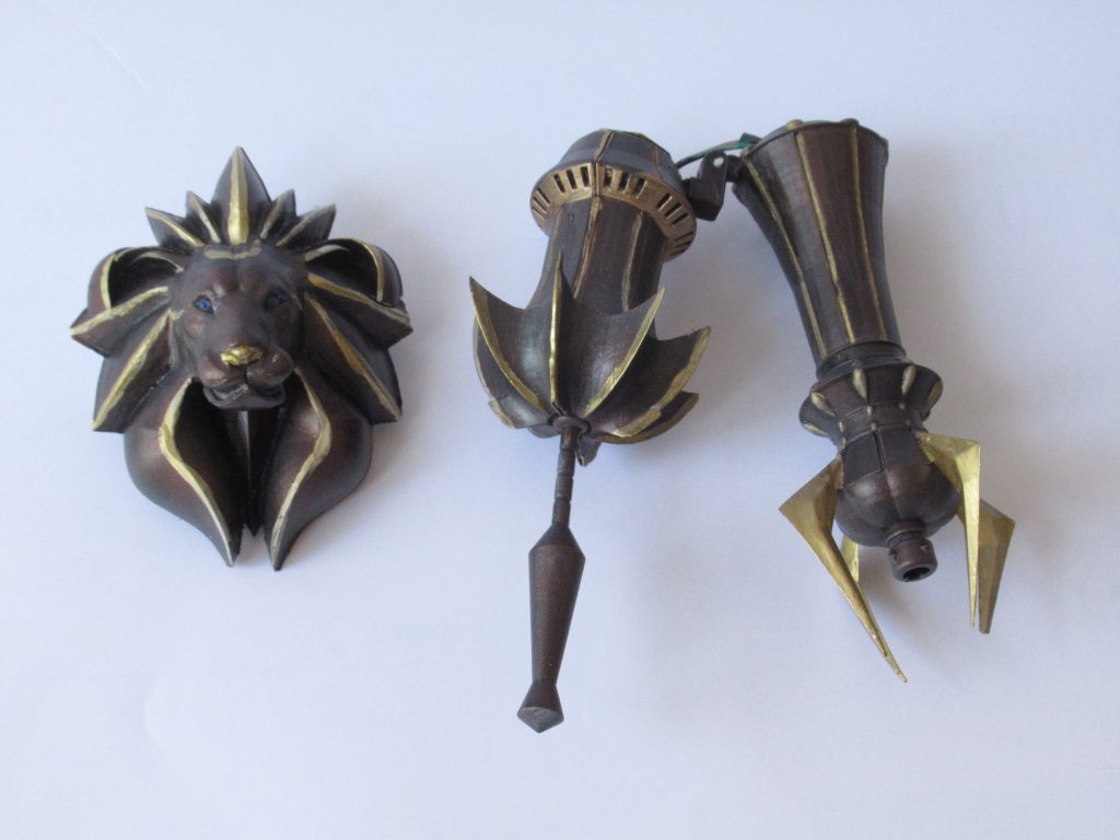 ガンランスの折れる機構も再現しています。