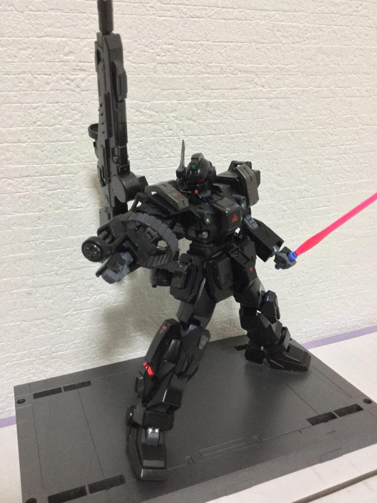 右腕にアームガトリング砲を装備。主に近距離用