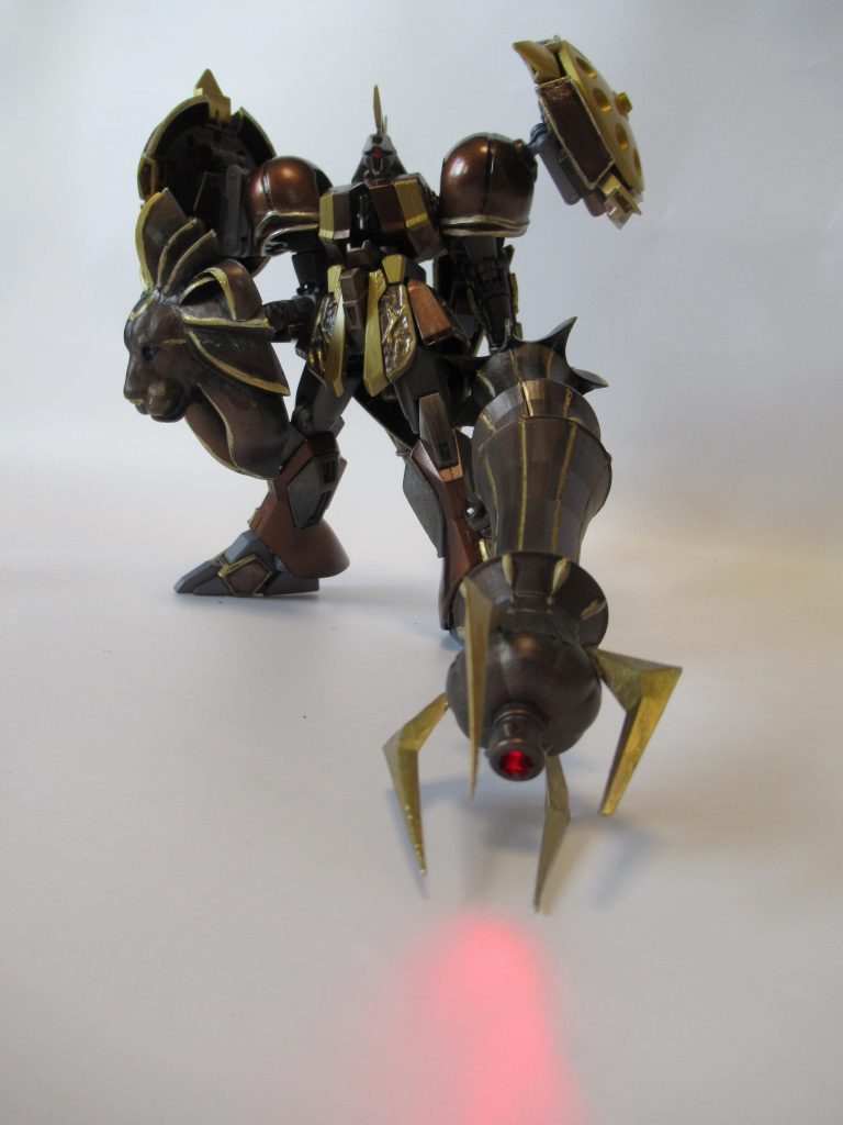 武器の先端から発射される”砲撃”はLEDの発光で表現しました。