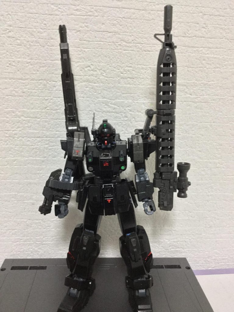 ビームライフルは肩にかけて移動します。