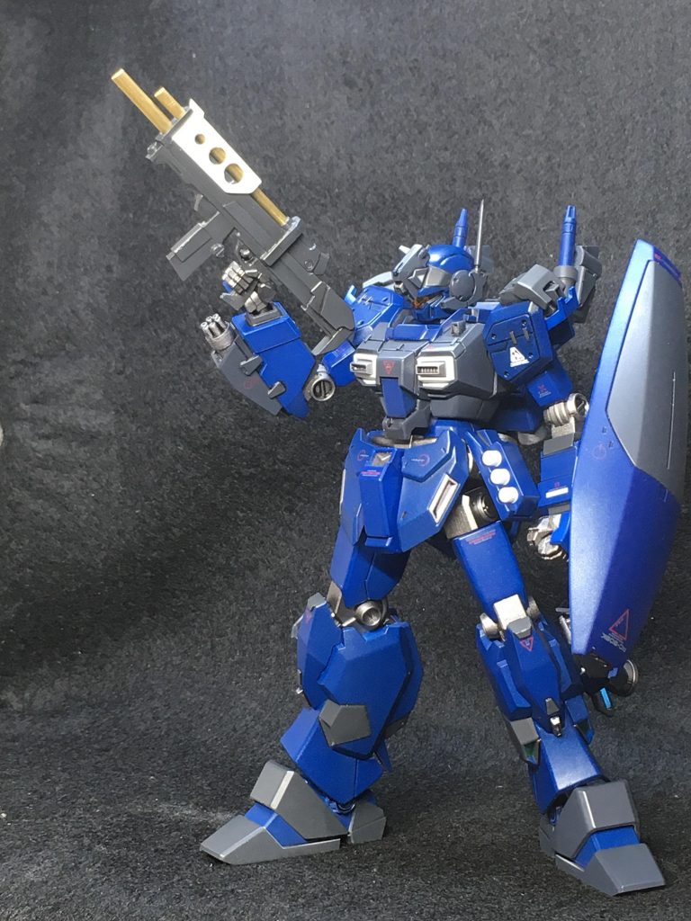 ライフルとシールドはリ・ガズィから流用。
ライフルは側面にネオジム磁石接着し、バックパックに懸架できるように。
シールドは特に手を入れてません。