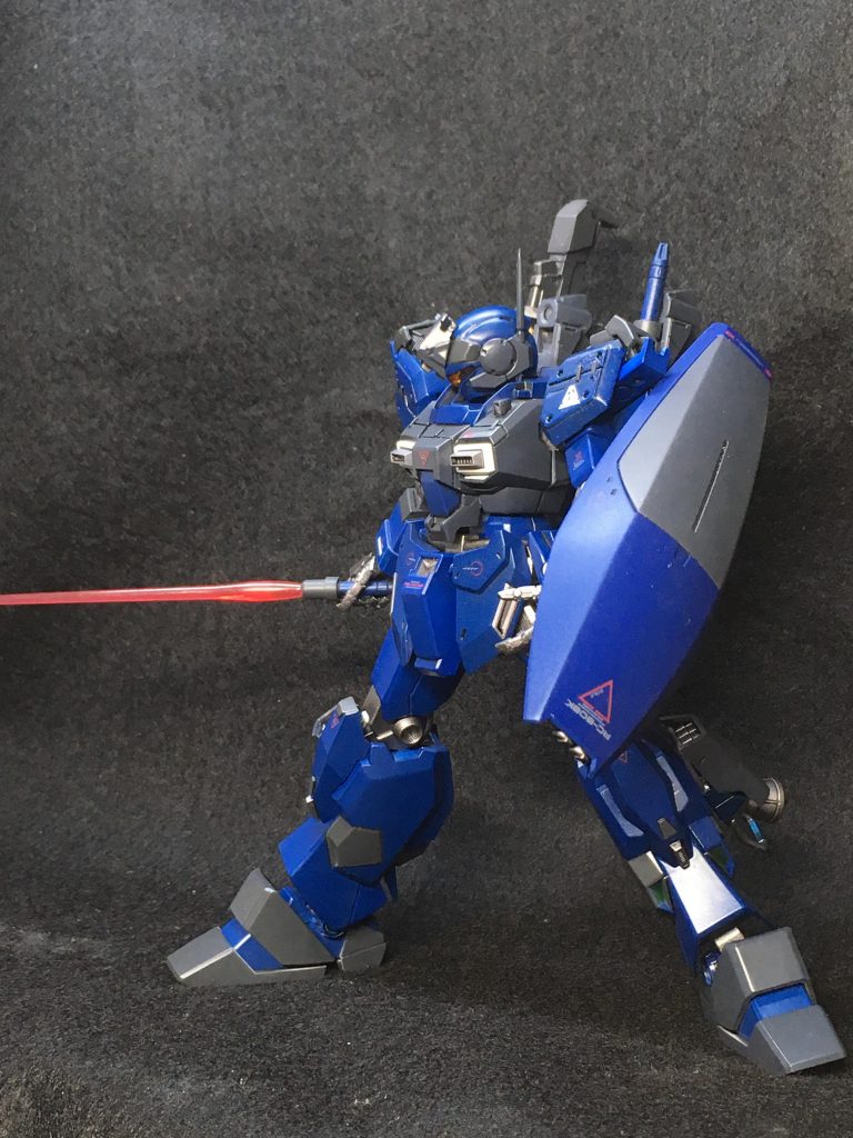 バックパックのサーベルは二本ともネオジム磁石で取り付けています。