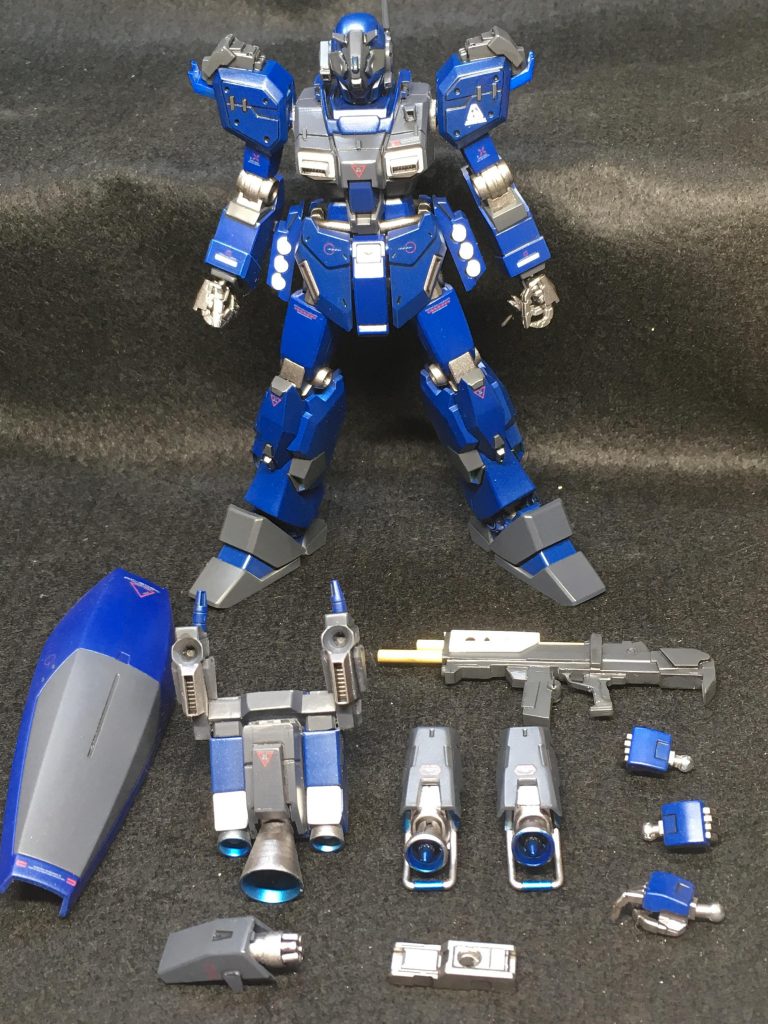 全装備品。
ライフル、シールド接続部、サーベル、ガトリングはネオジム磁石で取り付け。