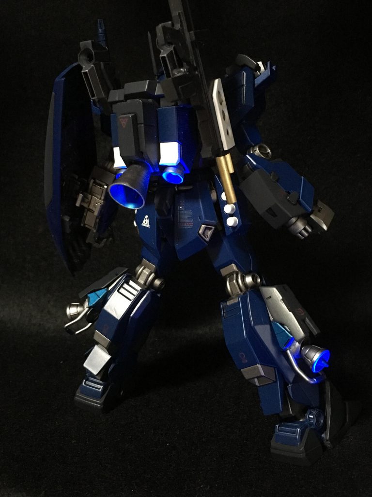 各バーニアもブラックライトで光るようにしました。