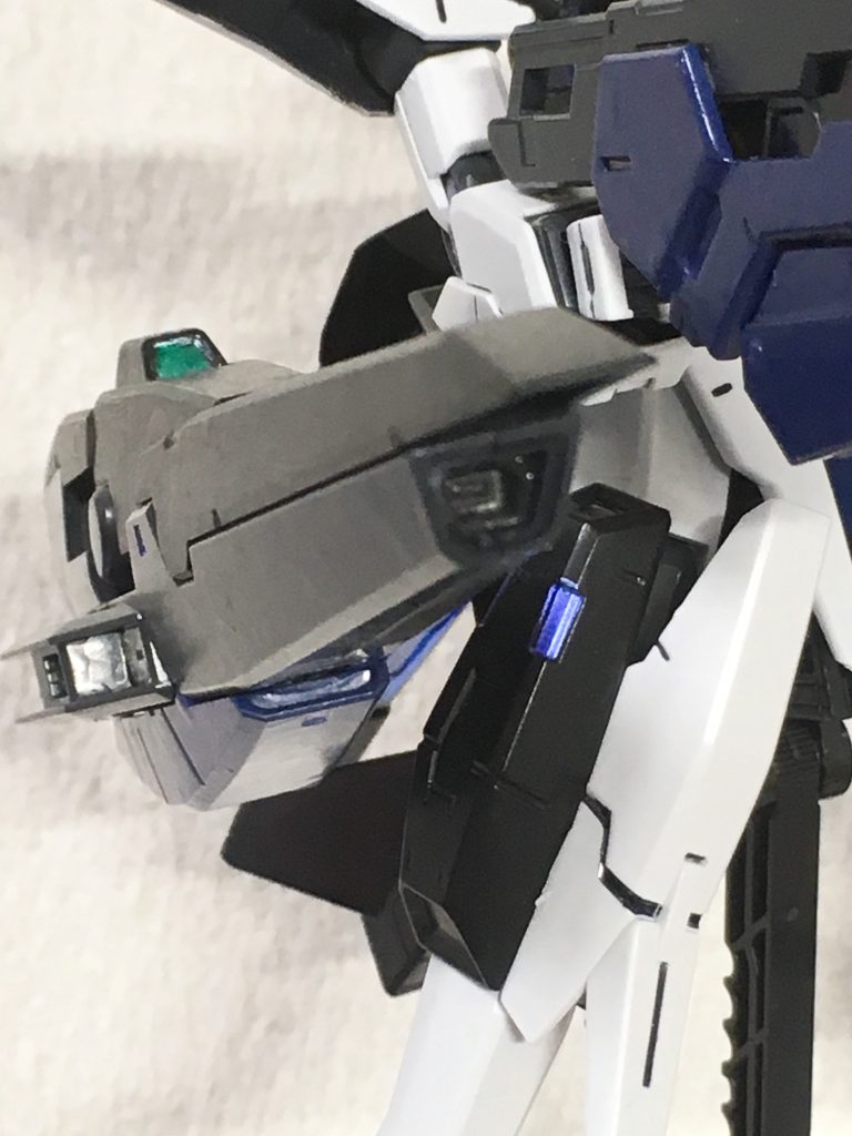 GNキャノンの砲口をくり抜き、ビルダーパーツの砲口を組み込んでそれっぽくしてます。