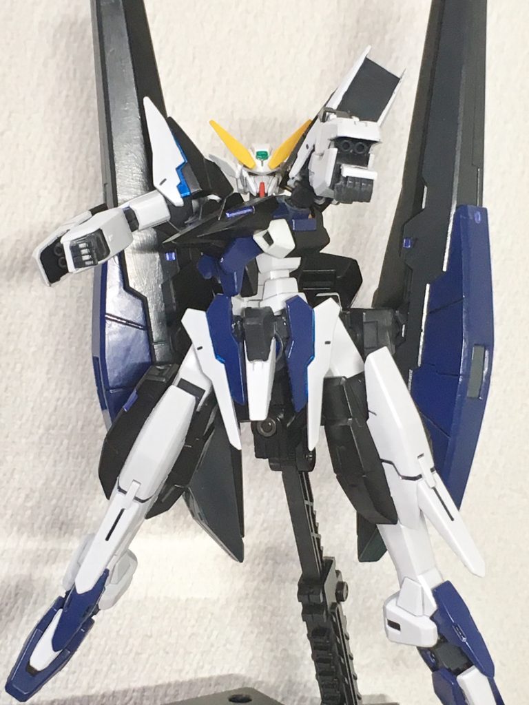 HGハルートには入ってなかったギミックの腕部GNサブマシンガンを追加してます。