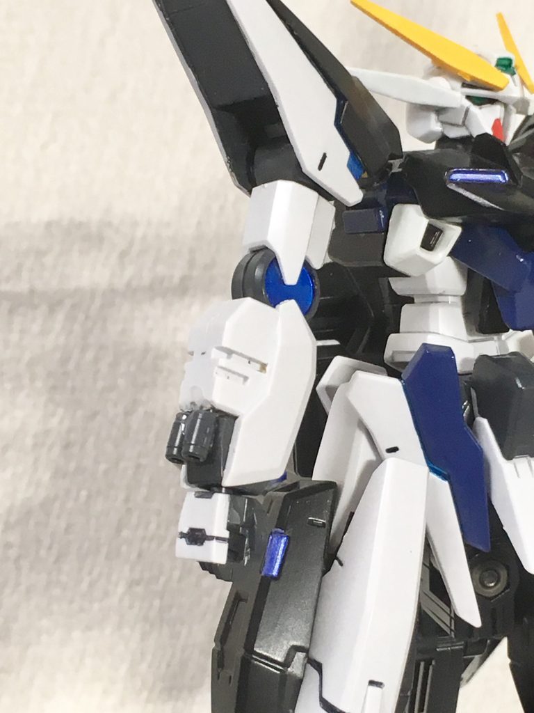 アリオスのGNサブマシンガンの砲口部を切り取って移植してます。