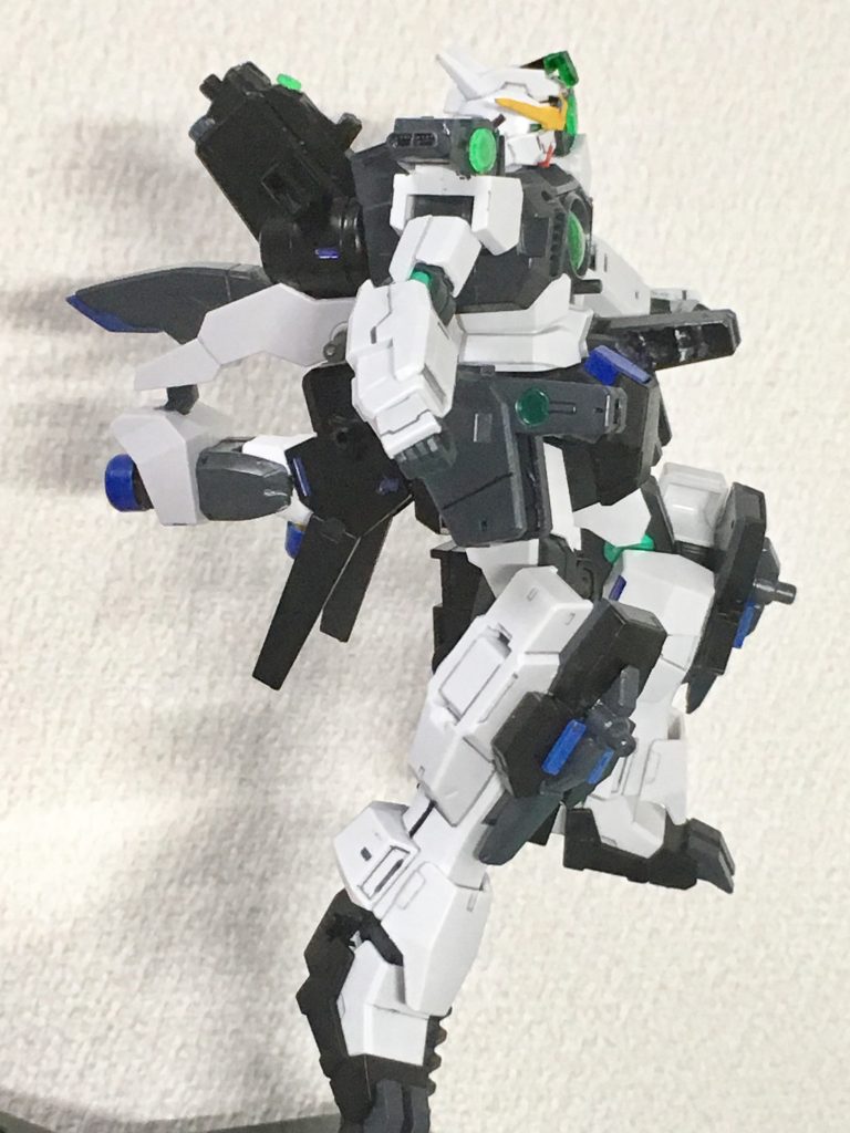 リバーシブルガンダムの腕の展開機構が丁度いい感じの角度で背中のGNドライヴに接続出来るようになったのがツインドライヴ仕様へのきっかけです。