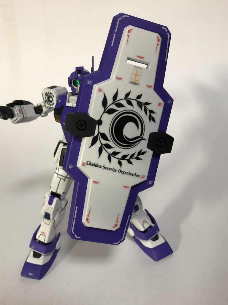 本機体最大のウリ。ガーディアンシールド
実際キット付属の手首では保持できません
保持する場合は接着か軸を太らせる必要があります