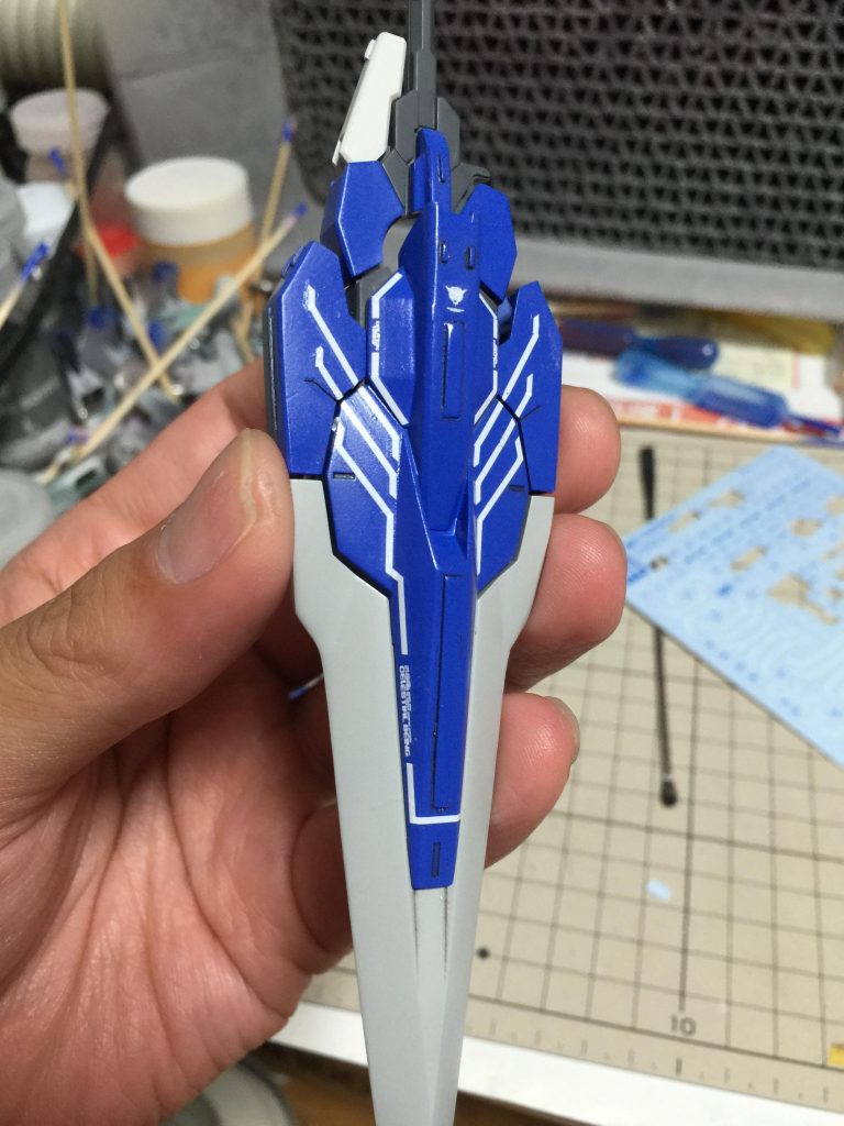 GNバスターソード2のラインはMGエクシア用のデカールに入ってるラインデカール等を切ってそれらしく再現しました、ここのデカールだけで作業時間5時間近くかかってますw