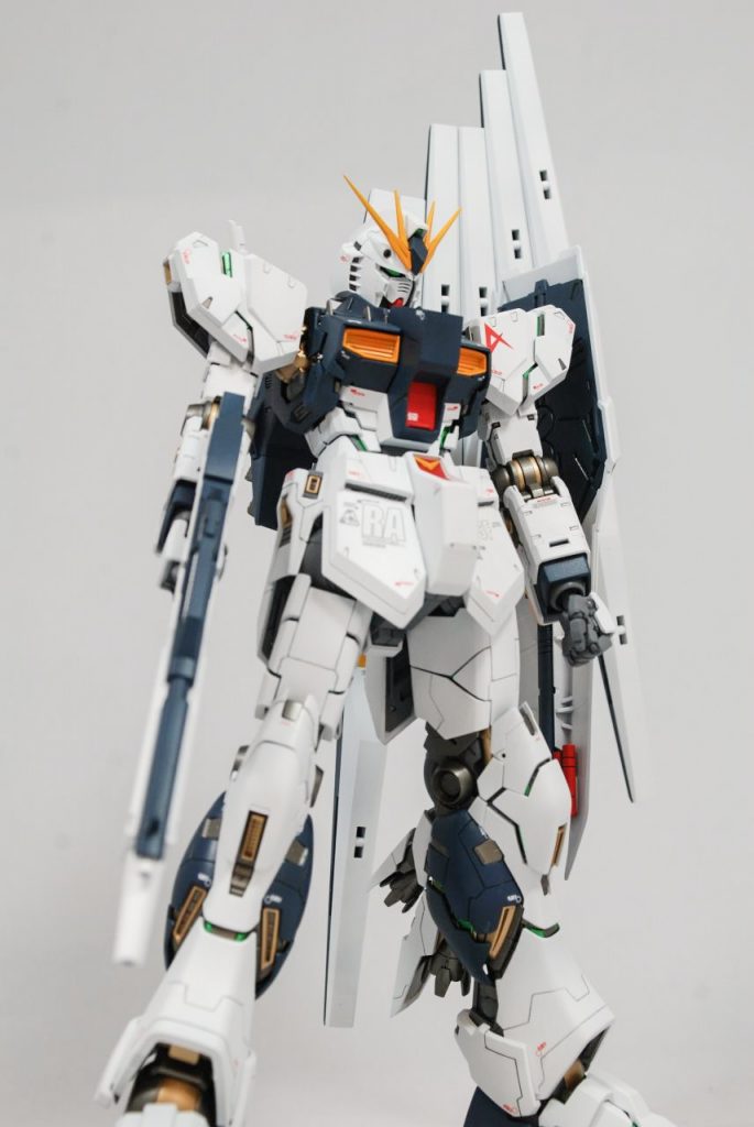 フロントアーマーの脱着ギミックは好みではなかったので0.5mmプラ板で埋めました。
素組と比較して大きく印象が変わっているかなと思ってます。