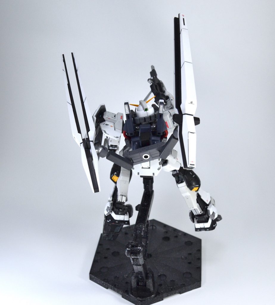 プロトフィンファンネルの接続部分。アームはモデリングサポートグッズのフレキシブルアームとボールデンアームアームズの組み合わせ。それをビルドブースターMk-IIに付属しているジョイントでバックパックと接続しています。