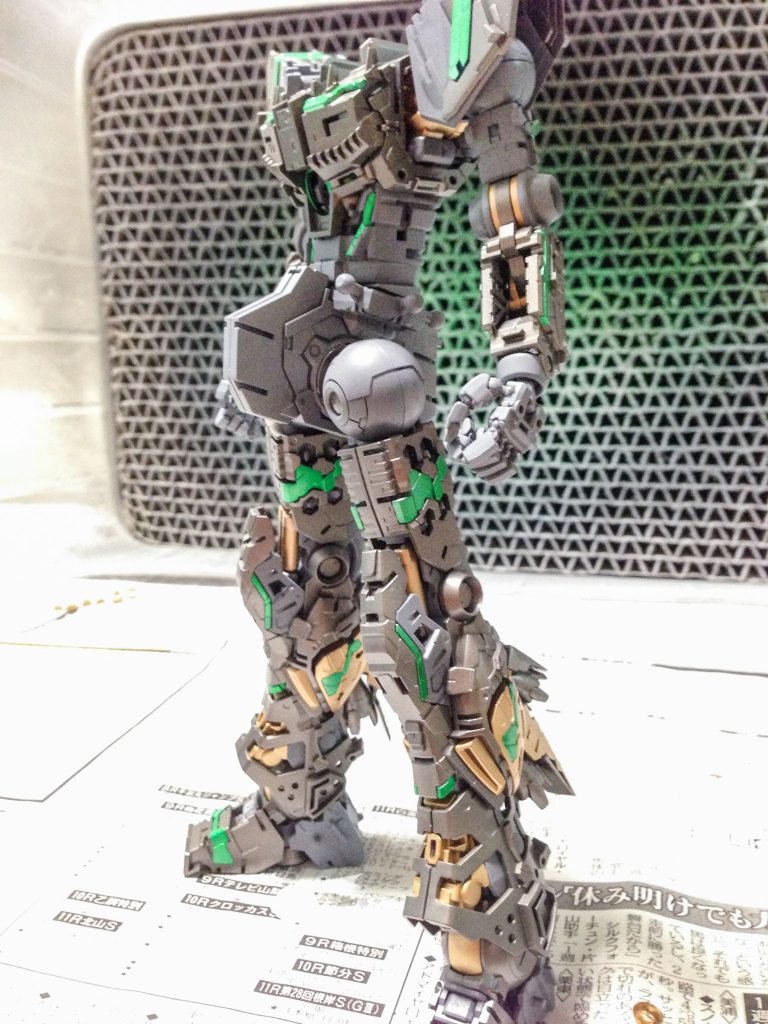 フレームの塗り分け
完成後もちら見するゴールドがお気に入りです。