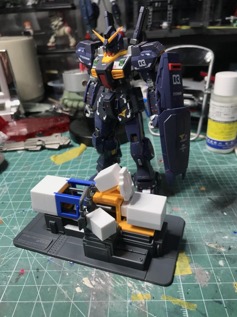 パチ組み状態。1/144サイズとの大きさ比較。