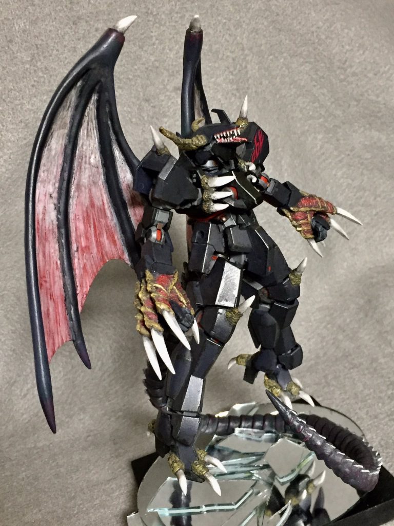 不気味さを抑えるために舌を付けたら逆効果。