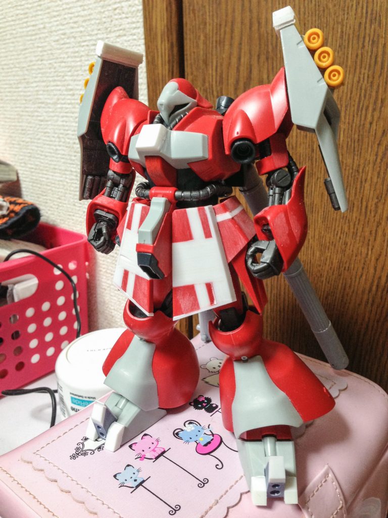 フロントアーマーの大型化中です、試行錯誤しながらの大型化でしたので、かなり効率悪いことをしていますw
つま先も延長しています。