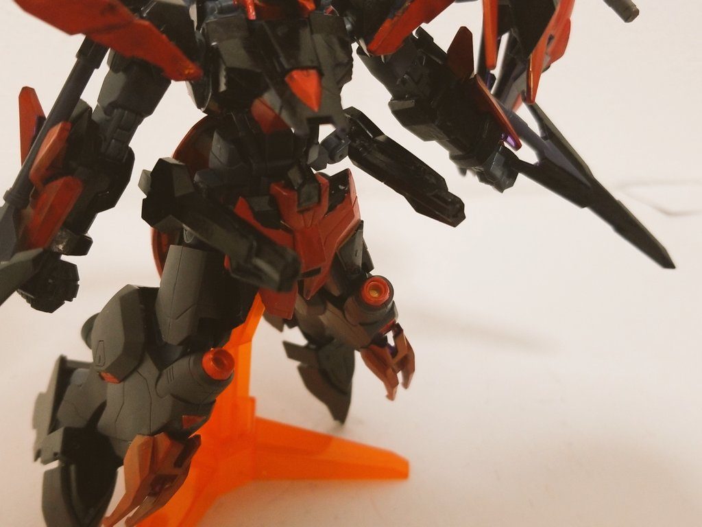 腰側部の射撃武装「ハティ」
ハティとは北欧神話に出てくる狼で
銃→じゅう→獣→動物と来ている