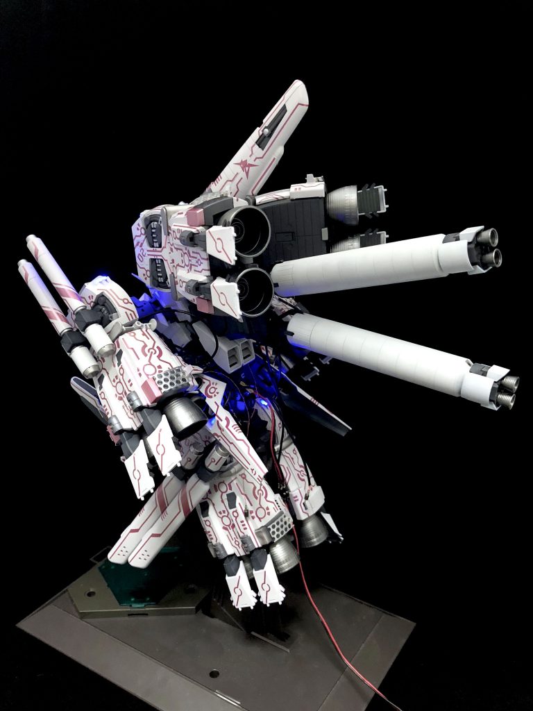 バックショット。プロペラントタンクはHGのフルアーマーユニコーンから。