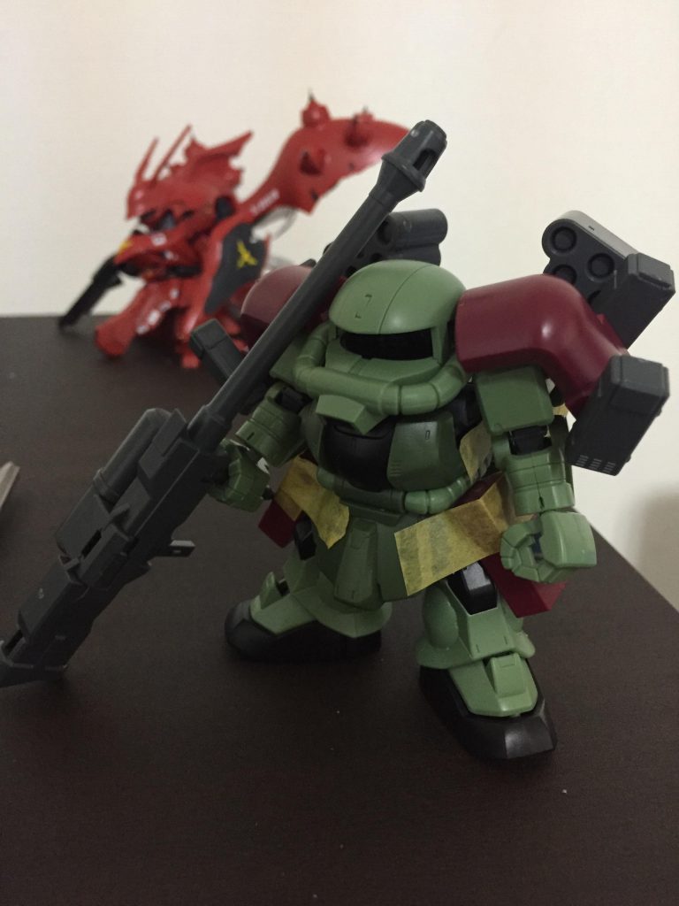 仮組み時の写真。改造は肩のボールジョイントを削ったくらい。あとは接着で装備させました。