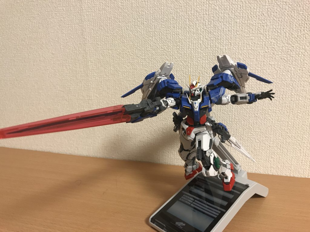 ライザーソード！
機体がしっかりしているので、重たいライザーソードを持たせても
腕が落ちてこない！