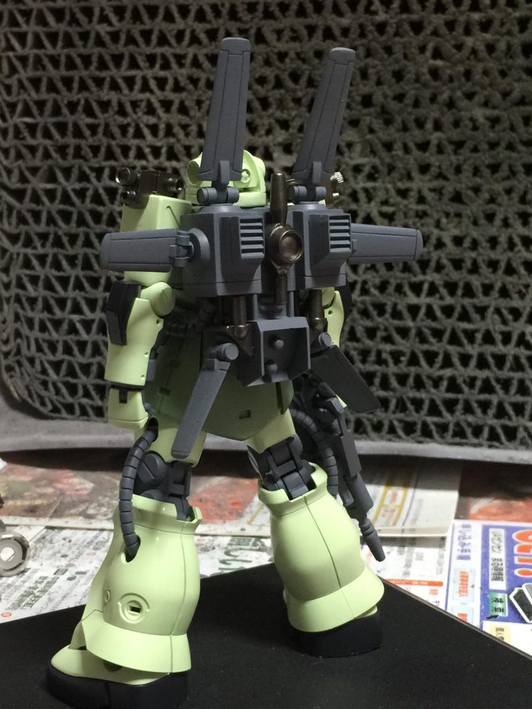 バックパック塗装、最初はグレーにしようかと思ったのですが、大きい事も相まって重たく感じたのでカラーリングの変更を行いました。