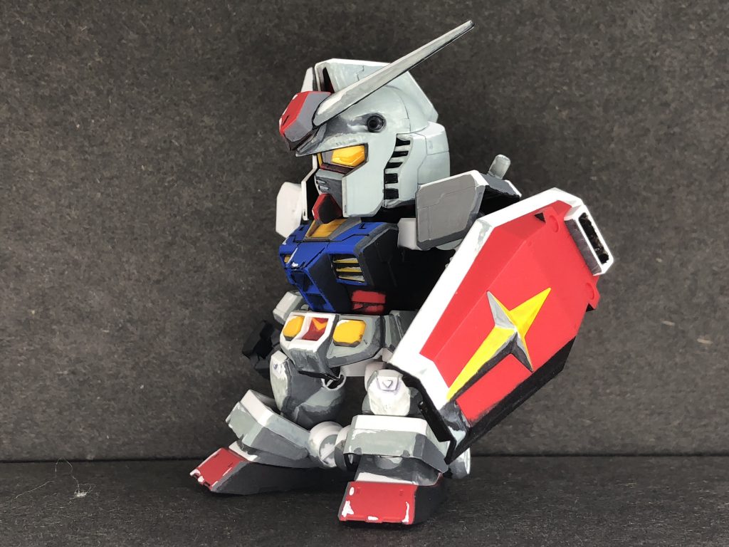 今回のコンセプトとしてはシャドウはその色のダークトーンではなくグレーから真っ黒 です。