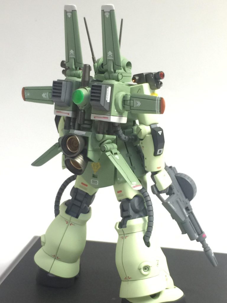 バックパックは旧キットそのまま流用、本体と比較して大きいのですが、センサー類が詰まっていると考え大きくてもよいのではないか?という判断です。