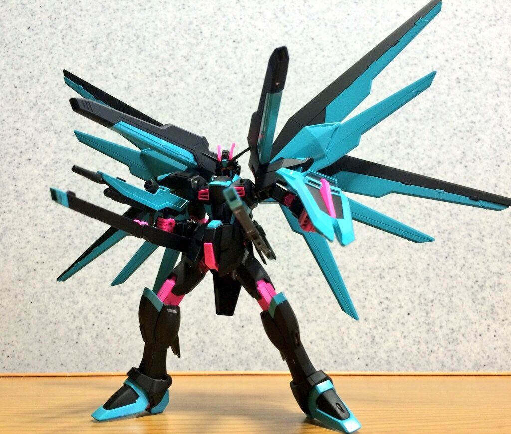 (   。・v・。)ﾉ まずは「ミク」リーダム。ぼくの一連のカラーリング作品の第1号でもあります。
ブラックとターコイズブルーの組み合わせを考えていたら、偶然にも初音ミクカラーになったという・・・。(   。￣∀￣。)