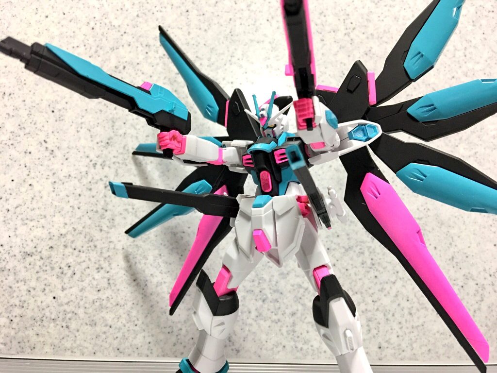 (   。・v・。)ﾉ 3つ目は　ストライク「ミク」リーダム。「ミク」リーダムと異なり、黒を差し色として使うことでシックにまとめました。