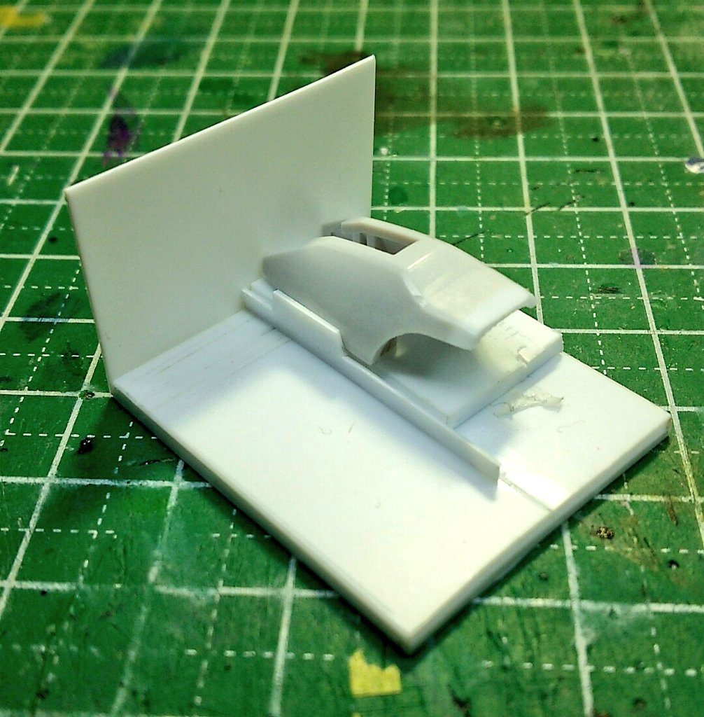 太もものディテールは治具を使ったので楽にできました.