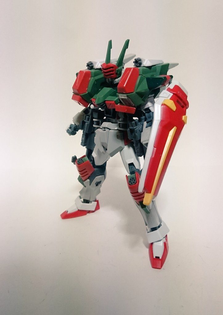 素体はヴェルデバスターで所々をストライクに変更した感じのミキシングです