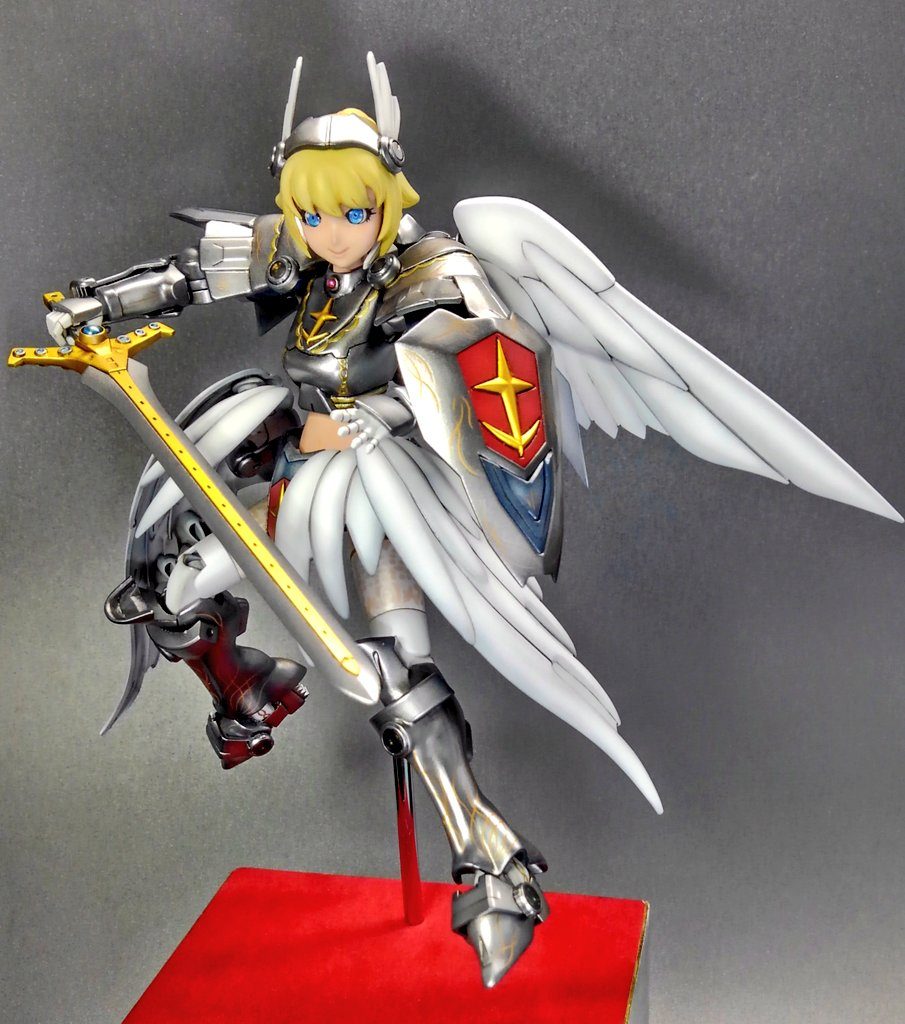 ①鎧の銀塗装は黒から立ち上げ、グラデーションになるよう、塗装しています。