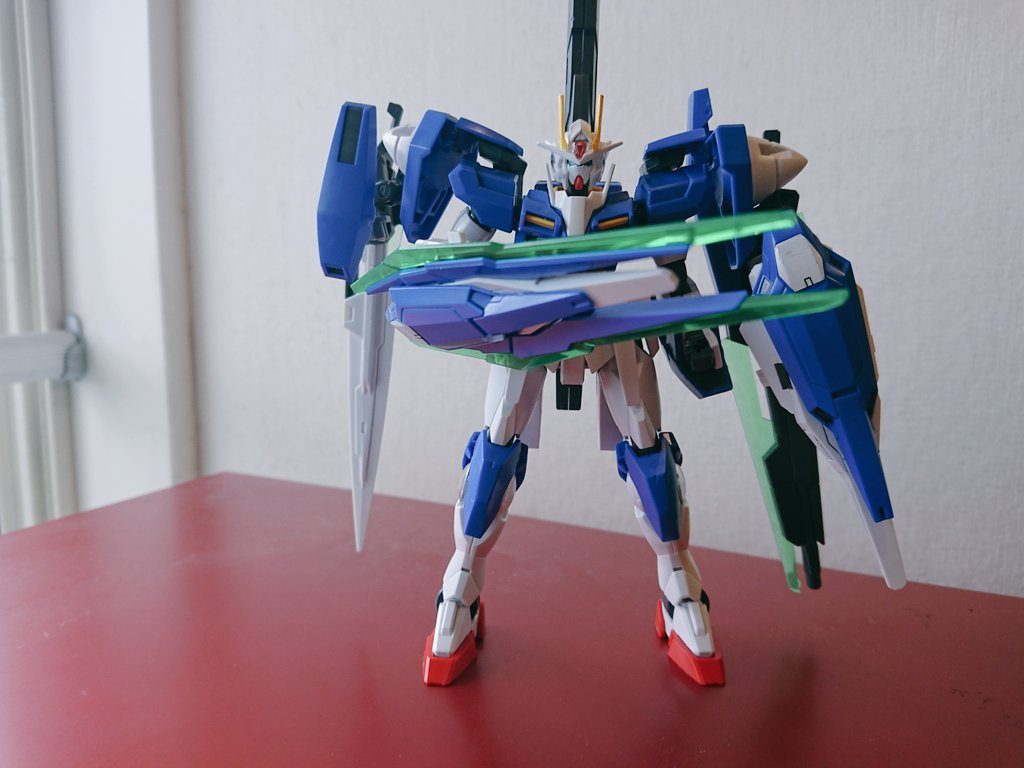 追加したGNシールドは直接腕に装備することも出来ます。