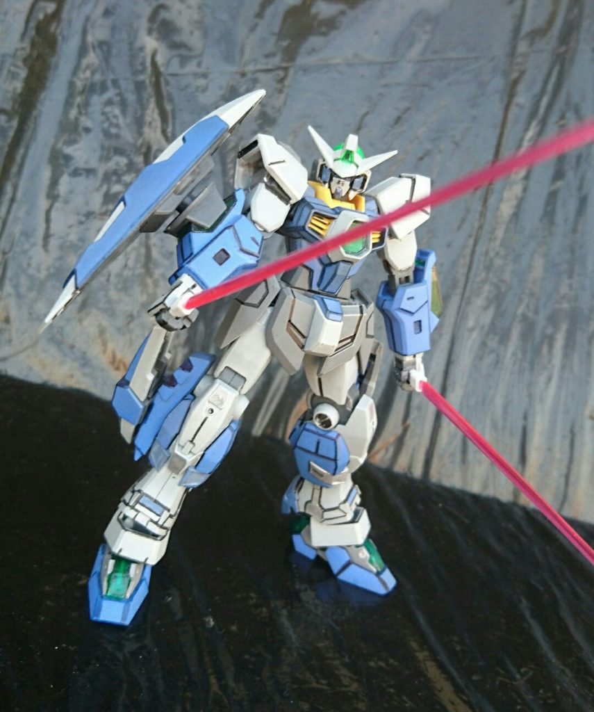 ・ビームサーベル二刀流+シールド
足のラックから抜刀する他、AGE-3オービタルの用に納刀したままビームを展開して攻撃を行います。
インフィニットジャスティスのような蹴り技を意識しています。