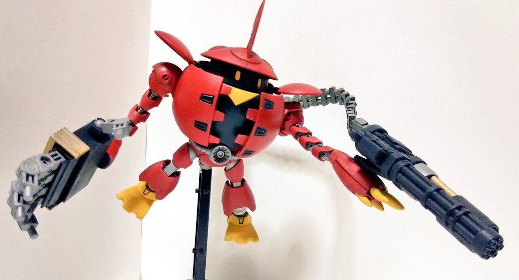 ガトリングを装備させるのも磁石を使いました。磁石は無駄にピンや接続部をつけるよりいい感じがしますね