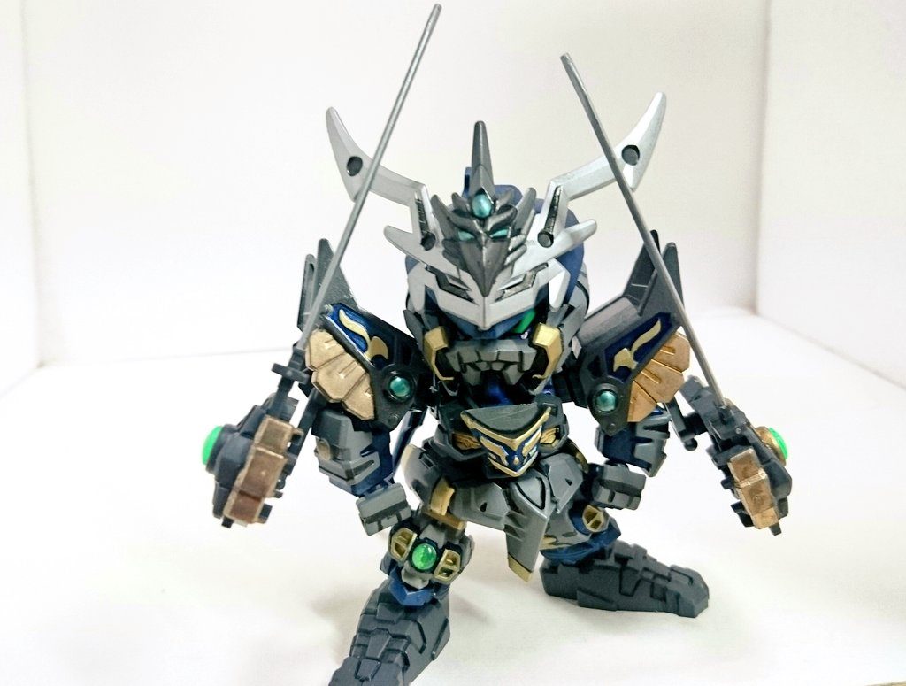 ・四つ巴形態
サブアームに天宮刀を担架したまま展開したテクニカルな形態。
このまま獄炎剣を持つことで八咫烏の構えとなり、二刀流を越した三刀流となる。