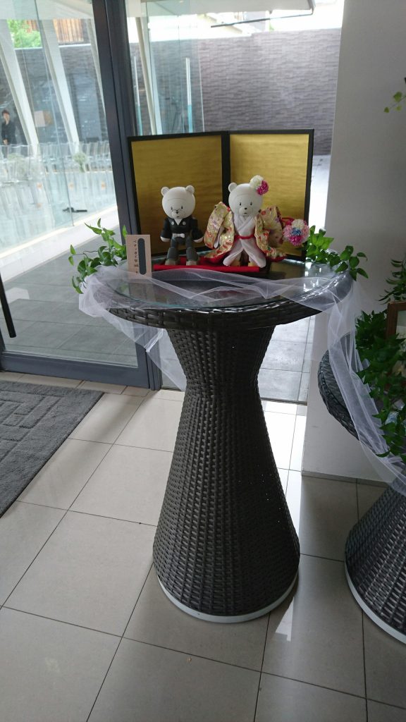 当日の様子。待ち合いで飾られておりました。新郎新婦にも新郎母にも好評いただけたようで、製作者冥利につきました。
以上になります。ベアッガイWシリーズはmk-3、5、6まで作る予定があるので近々にお披露目できるといいなと思っています。ご覧いただきありがとうございます!