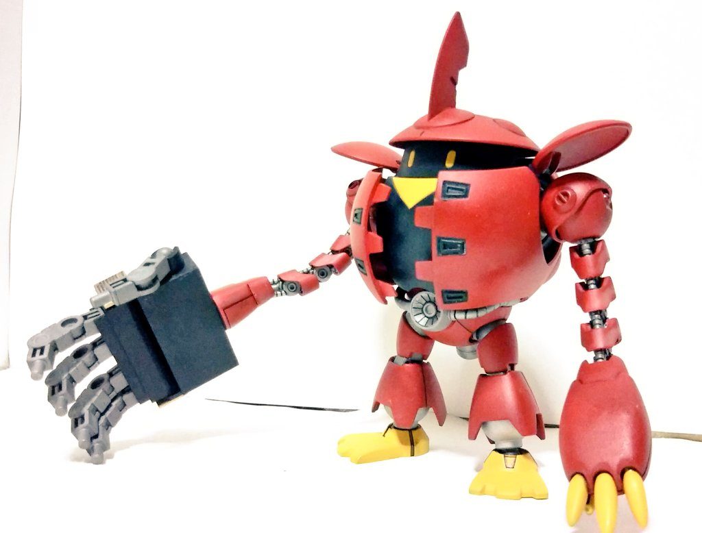 右手はプラ板とボールデンアームズと真鍮線、磁石等で自作しました。本体の接続にも磁石を仕込んでいます。