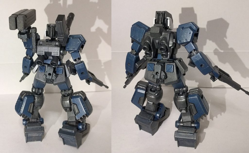 バックパックは2種選択可能、左が攻撃特化のウェポンパック、右が機動力特化のアサルトパックとなってます