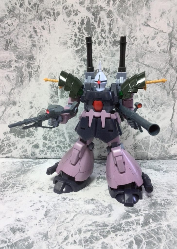 武装はザクマシンガンやバズーカ

バックパックに
ヴァリュアブルポッドのバルカン×２

肩アーマーのビームサーベル×２


普段は山小屋近くの岩場に隠されている