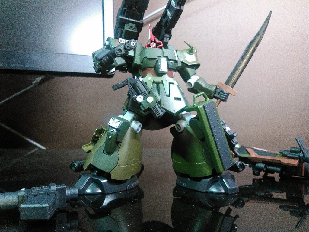 弾が切れたら武器は捨てる。最終局面をイメージして作りました。