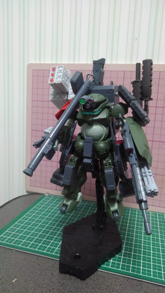 この機体のコンセプトはズバリ「動ける武器庫」と「一騎当千」です、ちなみに初期コンセプトは「君をぶち５６すグリモア」と、どこかのバルなんとか○ーティア見たいなコンセプトでした