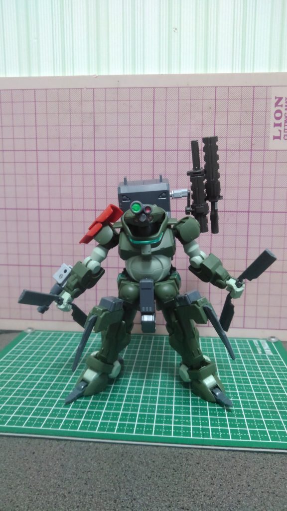 そしてこの機体の本領が発揮されるのは通常の射撃武装をすべて撃ち尽くし弾切れになった時である
どこかのヘ○ーアームズよろしく、*謎の操作スキル*でアクロバティックな近接格闘戦を披露する