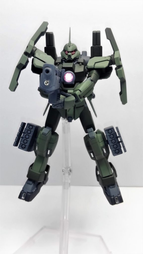 一斉射撃
メガビームライフル、ビームバルカン、胸部機関砲、中距離誘導ミサイルを一斉発射する。